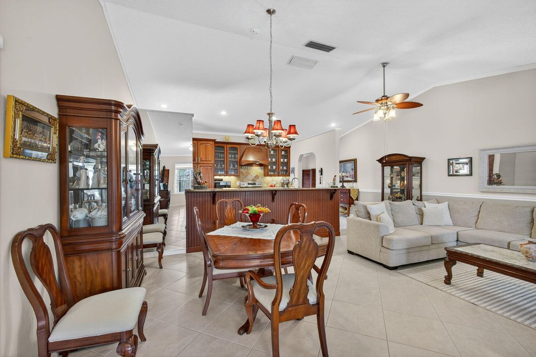 На продажу: $479,900 (2 спален, 2 ванн, 1378 Квадратных фут)