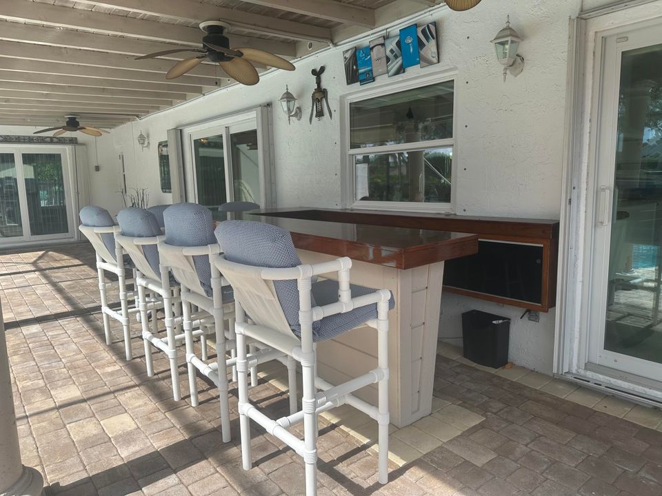 For Sale: $835,000 (4 beds, 2 baths, 1944 Square Feet)