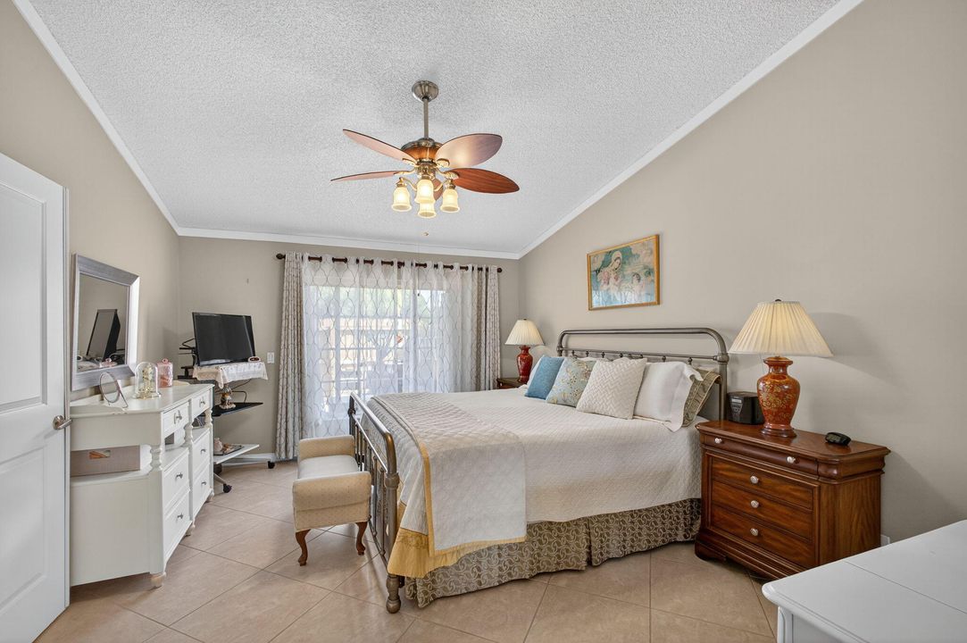 На продажу: $479,900 (2 спален, 2 ванн, 1378 Квадратных фут)