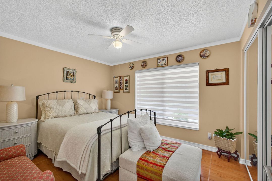 На продажу: $479,900 (2 спален, 2 ванн, 1378 Квадратных фут)