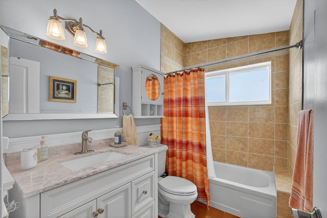 На продажу: $479,900 (2 спален, 2 ванн, 1378 Квадратных фут)