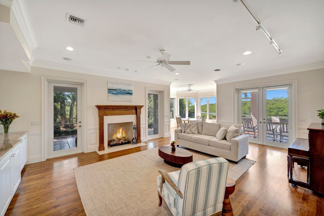 For Sale: $4,500,000 (4 beds, 4 baths, 5921 Square Feet)