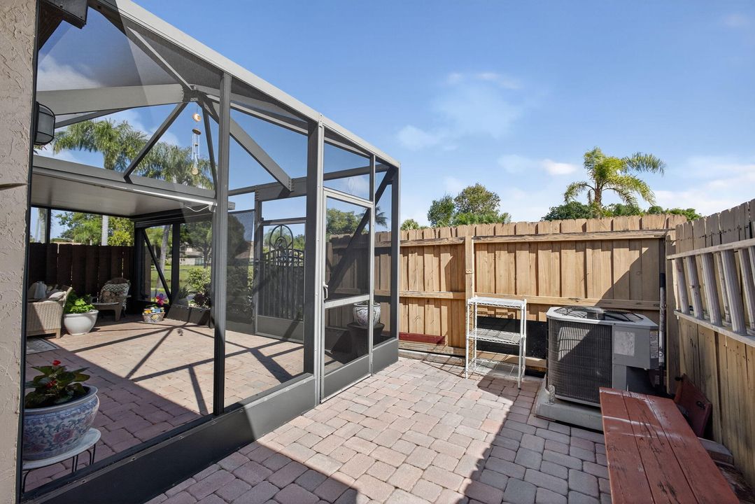 На продажу: $479,900 (2 спален, 2 ванн, 1378 Квадратных фут)