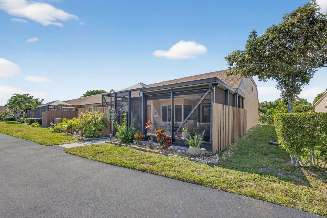 На продажу: $479,900 (2 спален, 2 ванн, 1378 Квадратных фут)