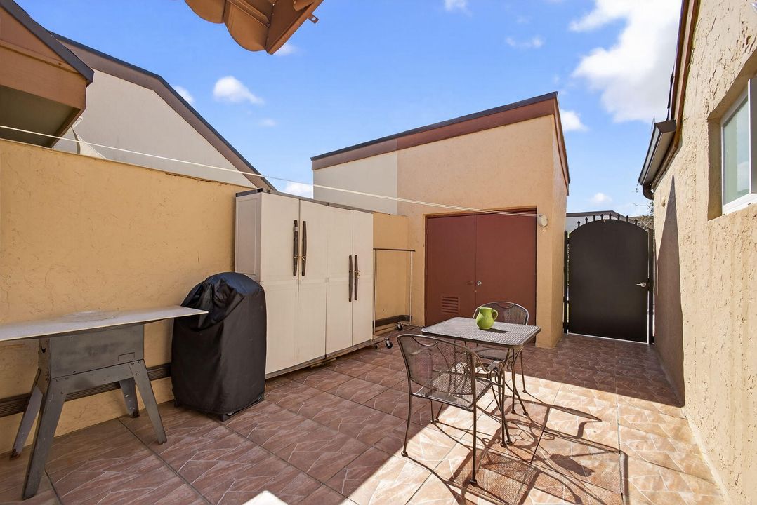 На продажу: $479,900 (2 спален, 2 ванн, 1378 Квадратных фут)