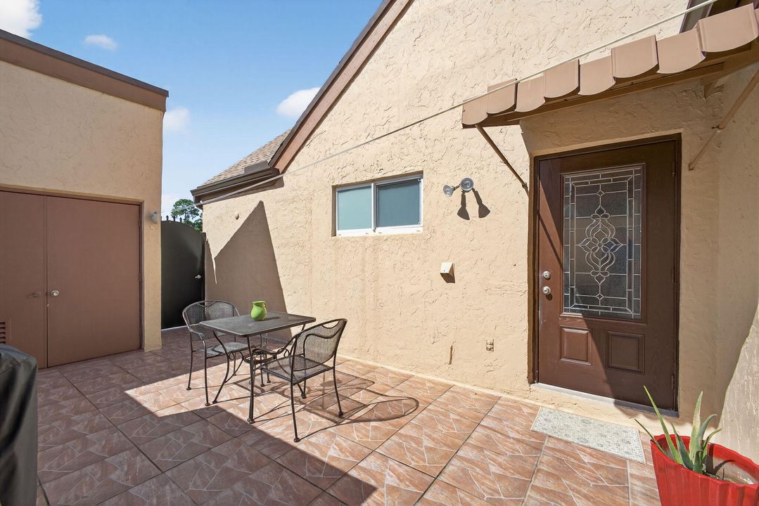 На продажу: $479,900 (2 спален, 2 ванн, 1378 Квадратных фут)