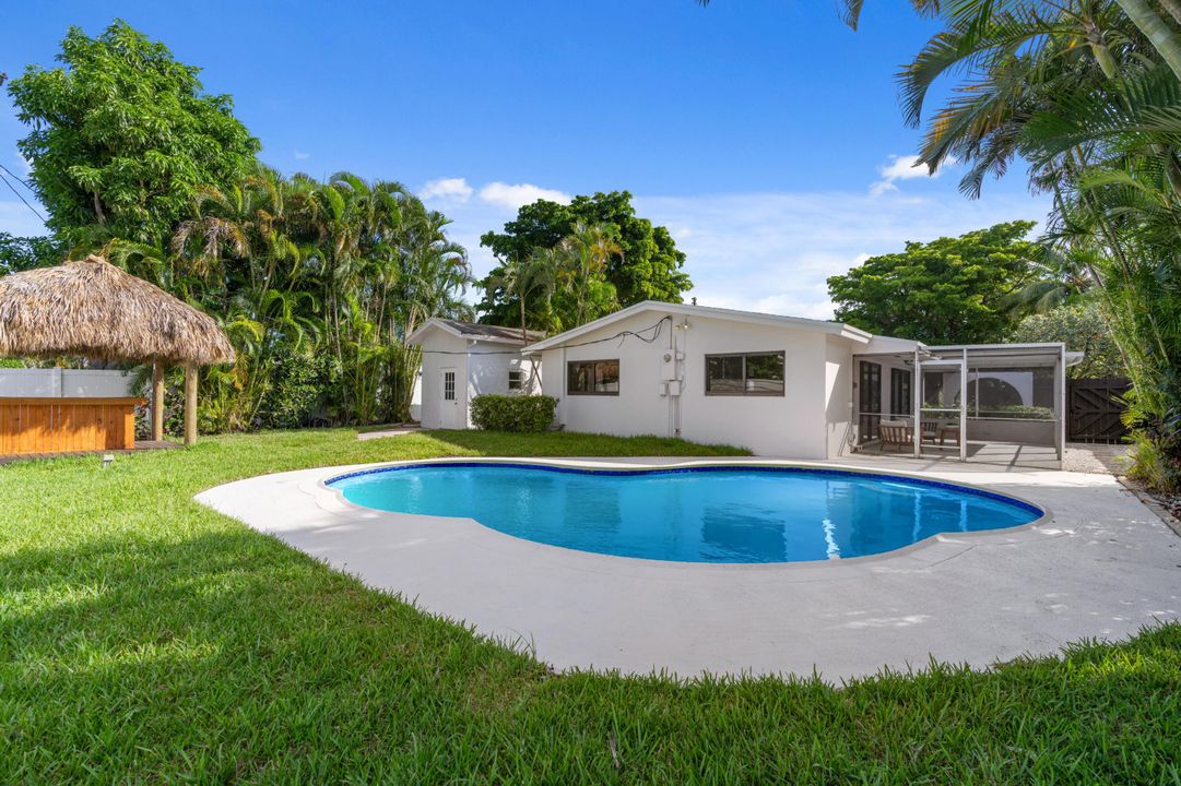 合同活跃: $775,000 (3 贝兹, 2 浴室, 1468 平方英尺)