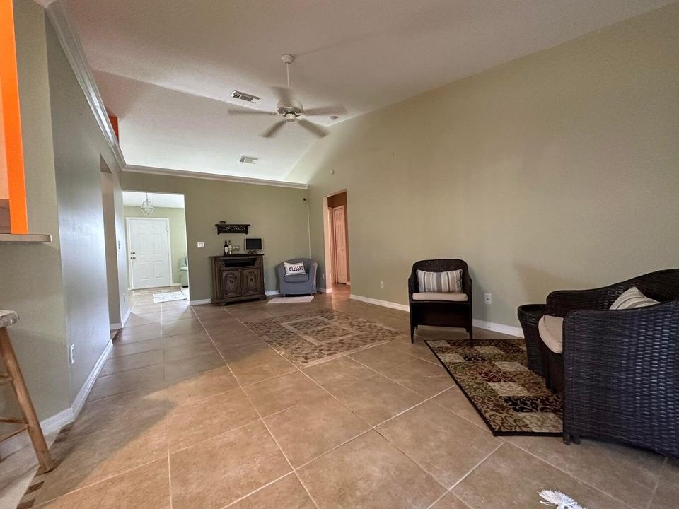 En Renta: $2,575 (3 camas, 2 baños, 1546 Pies cuadrados)