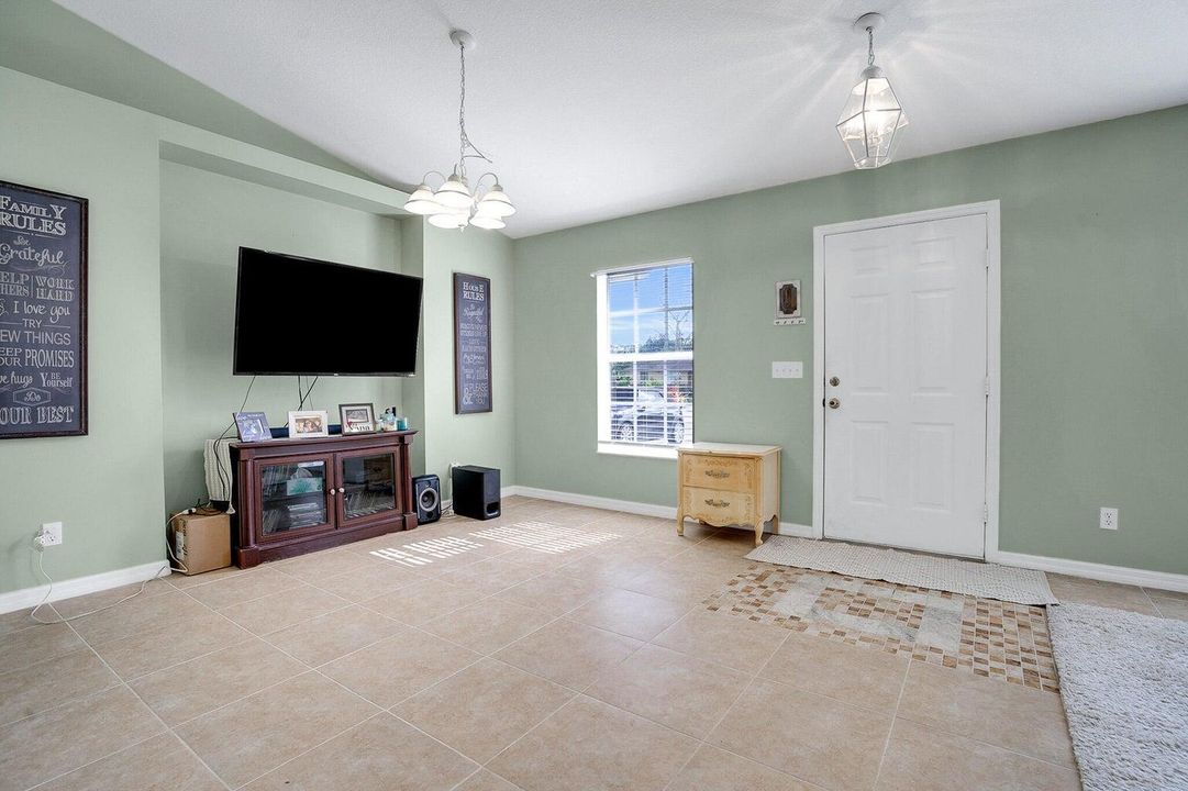 En Renta: $2,575 (3 camas, 2 baños, 1546 Pies cuadrados)