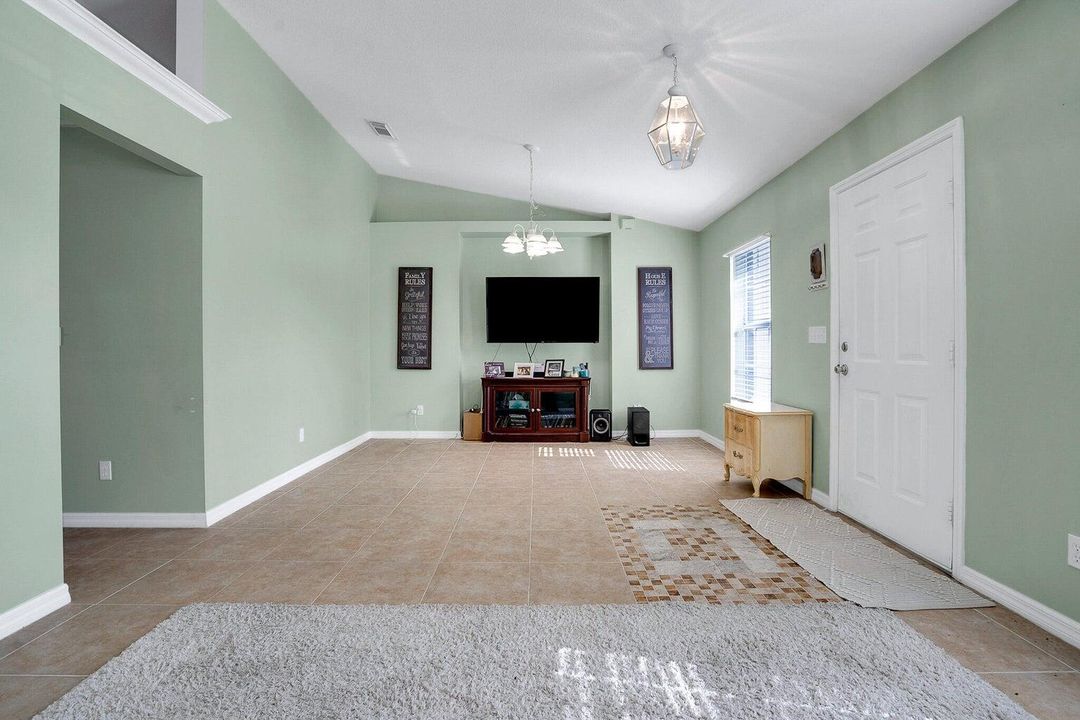 En Renta: $2,575 (3 camas, 2 baños, 1546 Pies cuadrados)