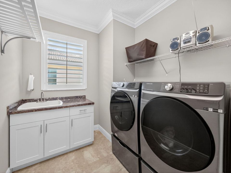 For Sale: $589,000 (3 beds, 3 baths, 2532 Square Feet)