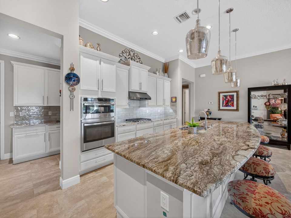 For Sale: $589,000 (3 beds, 3 baths, 2532 Square Feet)