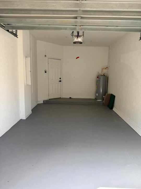 Active With Contract: $2,300 (3 beds, 2 baths, 1338 Square Feet)