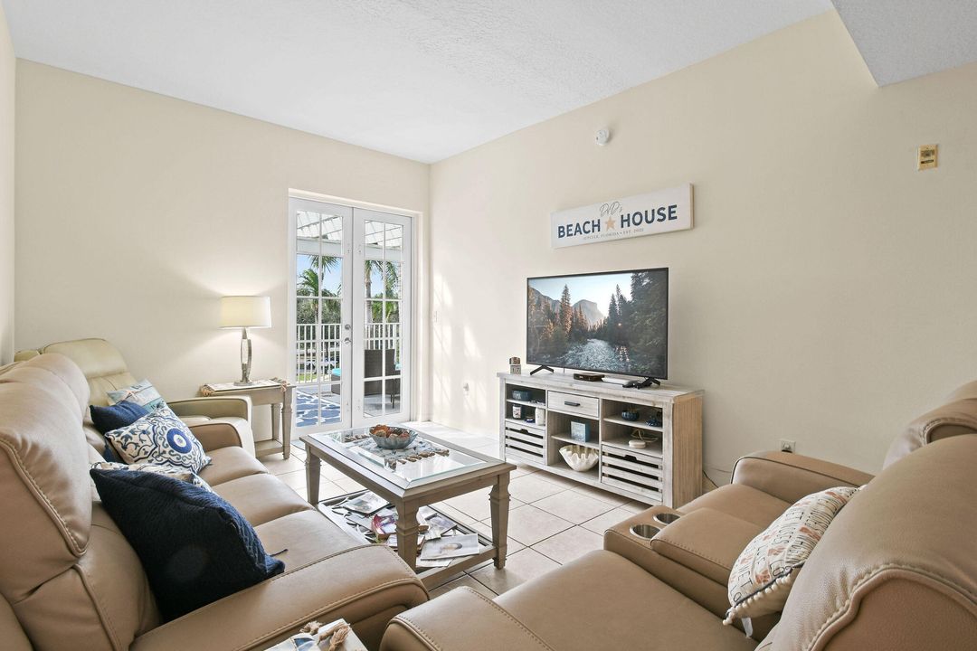 For Rent: $3,500 (2 beds, 1 baths, 968 Square Feet)