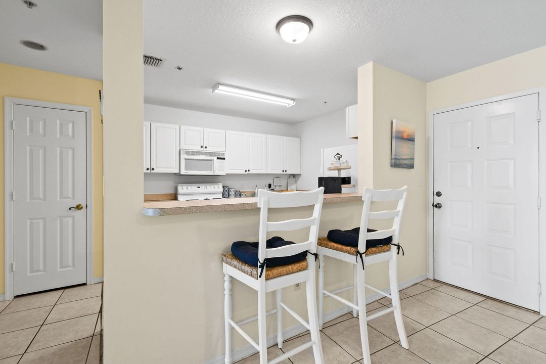 For Rent: $3,500 (2 beds, 1 baths, 968 Square Feet)