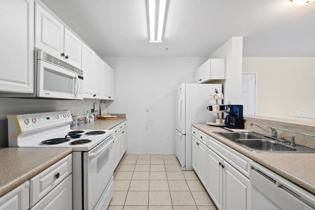 For Rent: $3,500 (2 beds, 1 baths, 968 Square Feet)