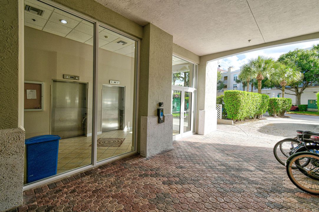 For Rent: $3,500 (2 beds, 1 baths, 968 Square Feet)