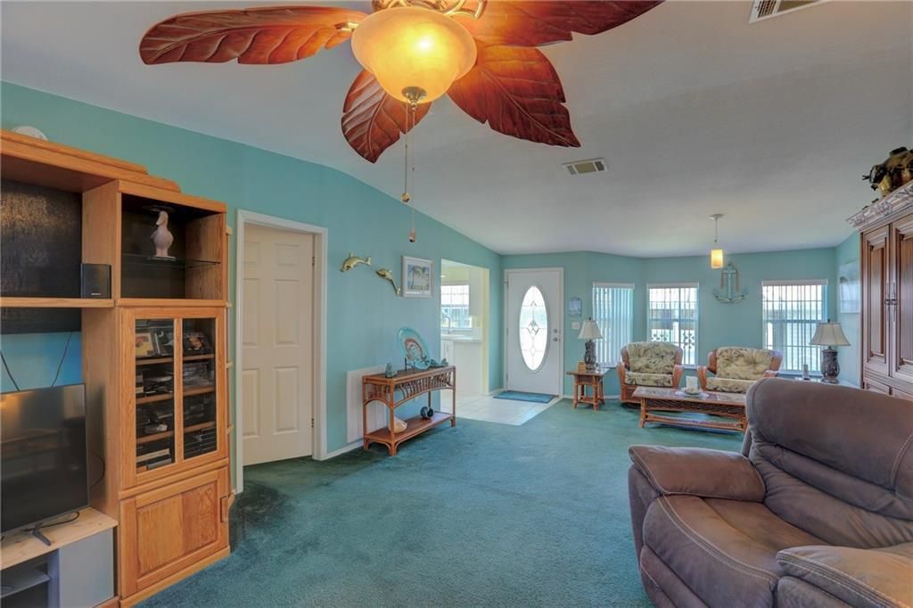 待售: $250,000 (3 贝兹, 2 浴室, 1687 平方英尺)