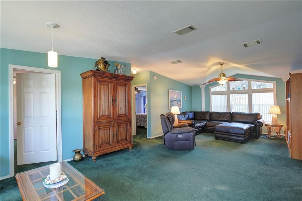 待售: $250,000 (3 贝兹, 2 浴室, 1687 平方英尺)