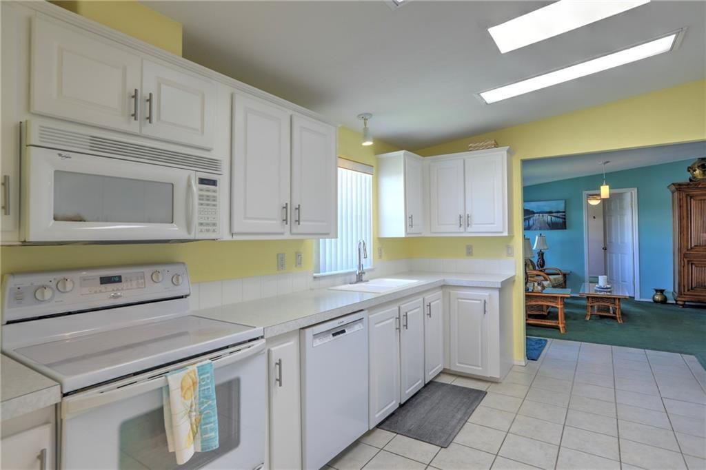 待售: $250,000 (3 贝兹, 2 浴室, 1687 平方英尺)