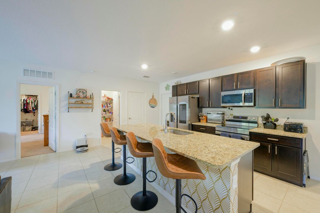 For Rent: $2,700 (4 beds, 2 baths, 2059 Square Feet)