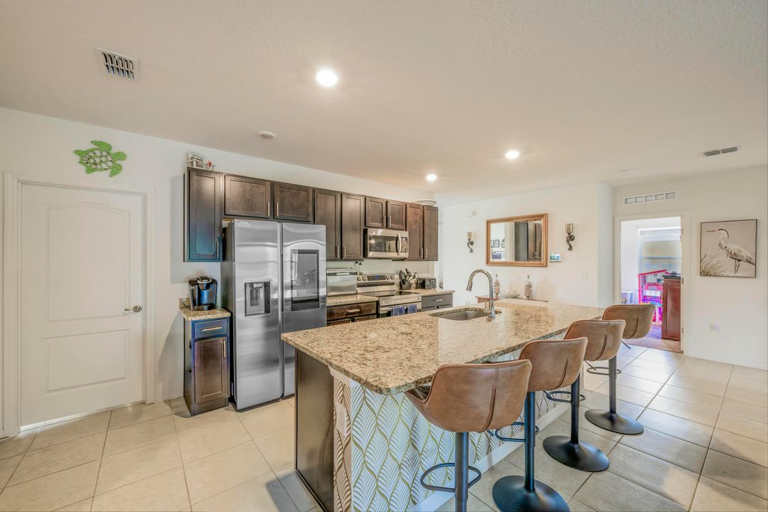 For Rent: $2,700 (4 beds, 2 baths, 2059 Square Feet)