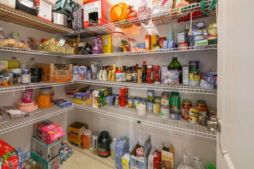 For Rent: $2,700 (4 beds, 2 baths, 2059 Square Feet)