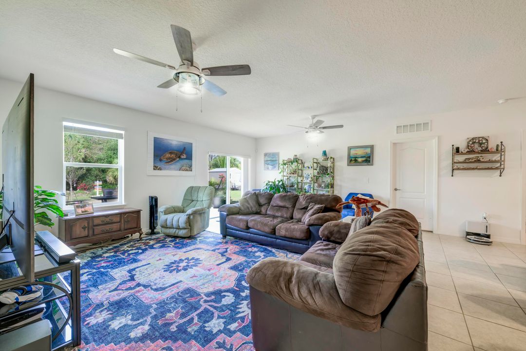 For Rent: $2,700 (4 beds, 2 baths, 2059 Square Feet)