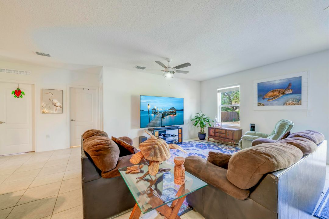 For Rent: $2,700 (4 beds, 2 baths, 2059 Square Feet)