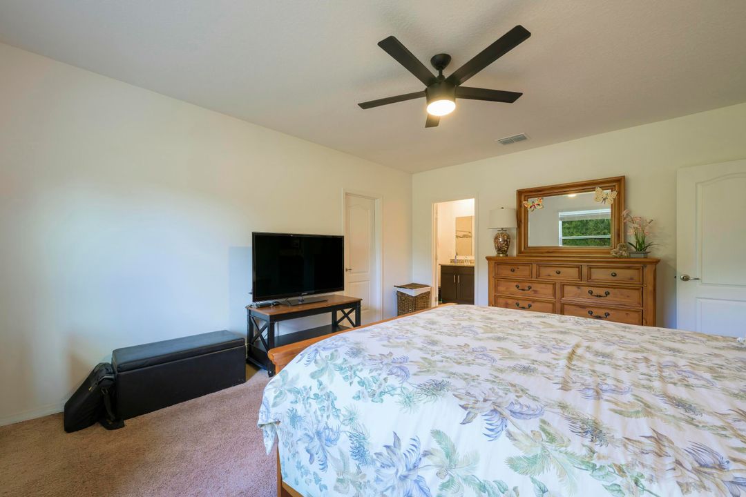 For Rent: $2,700 (4 beds, 2 baths, 2059 Square Feet)