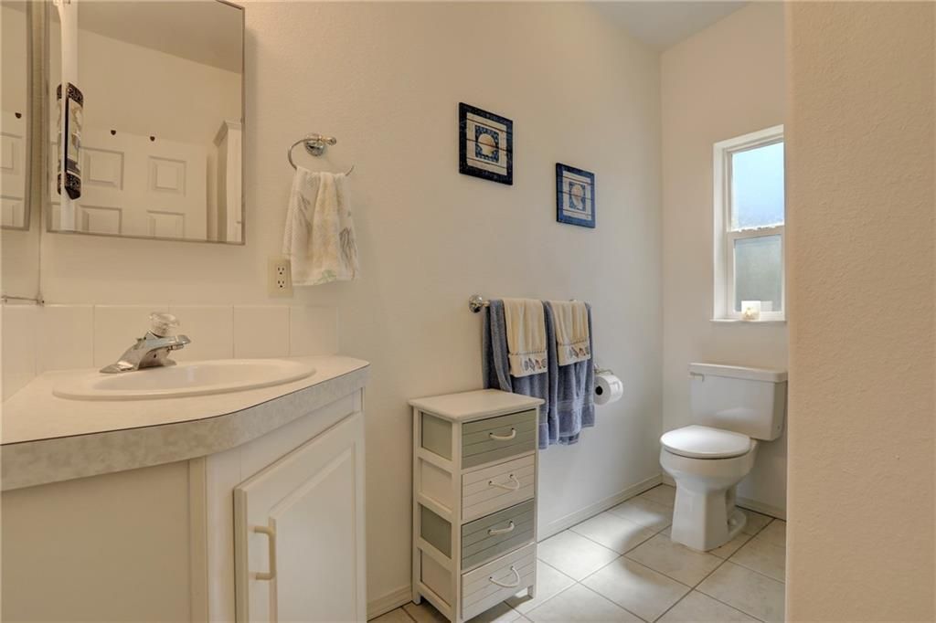 待售: $250,000 (3 贝兹, 2 浴室, 1687 平方英尺)