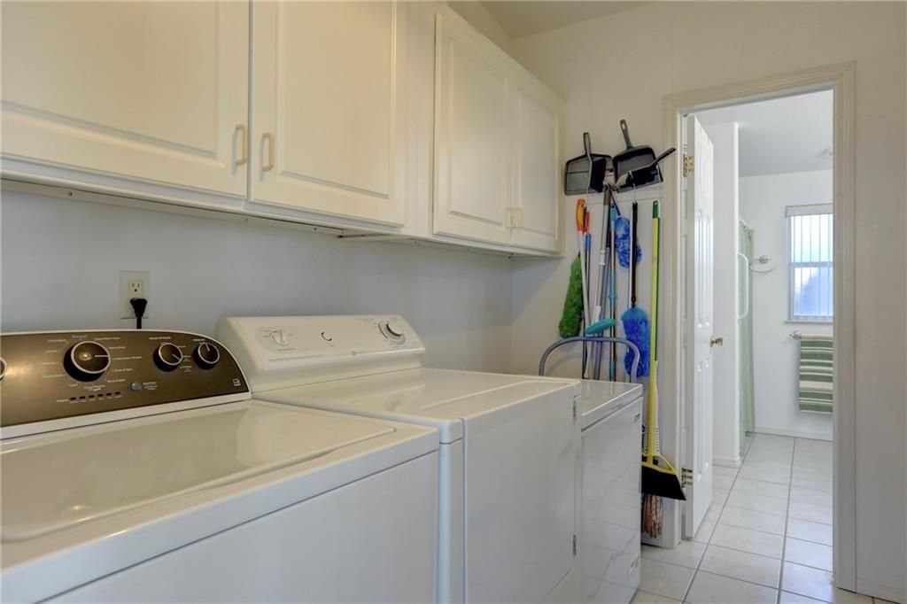 待售: $250,000 (3 贝兹, 2 浴室, 1687 平方英尺)