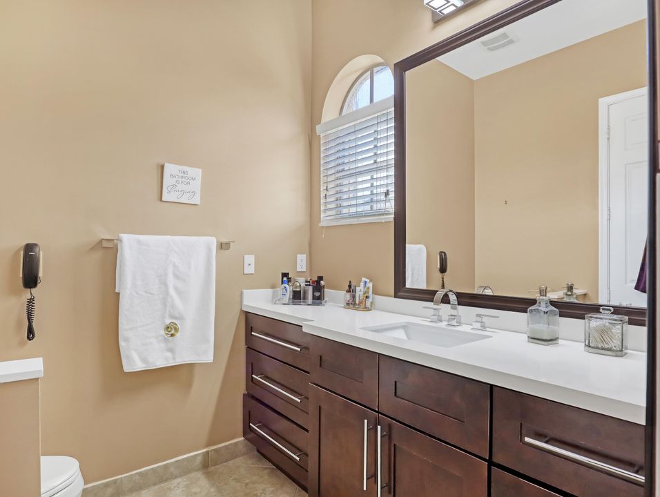 待售: $895,000 (5 贝兹, 3 浴室, 3496 平方英尺)