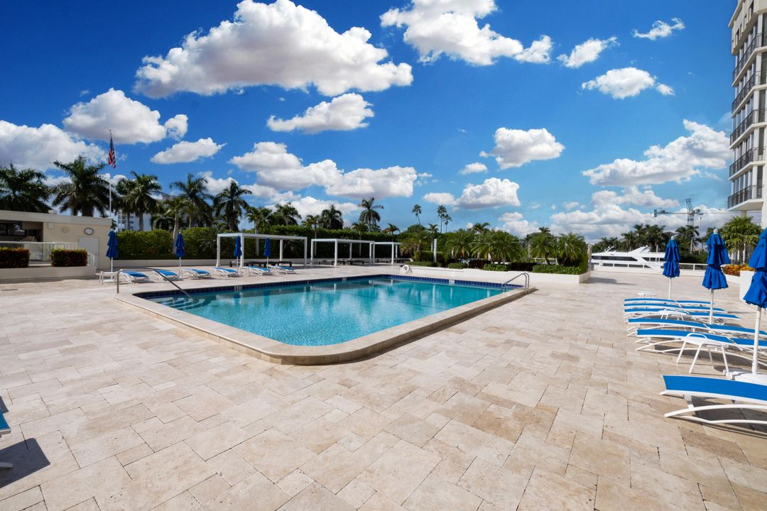 For Sale: $899,000 (2 beds, 2 baths, 1578 Square Feet)