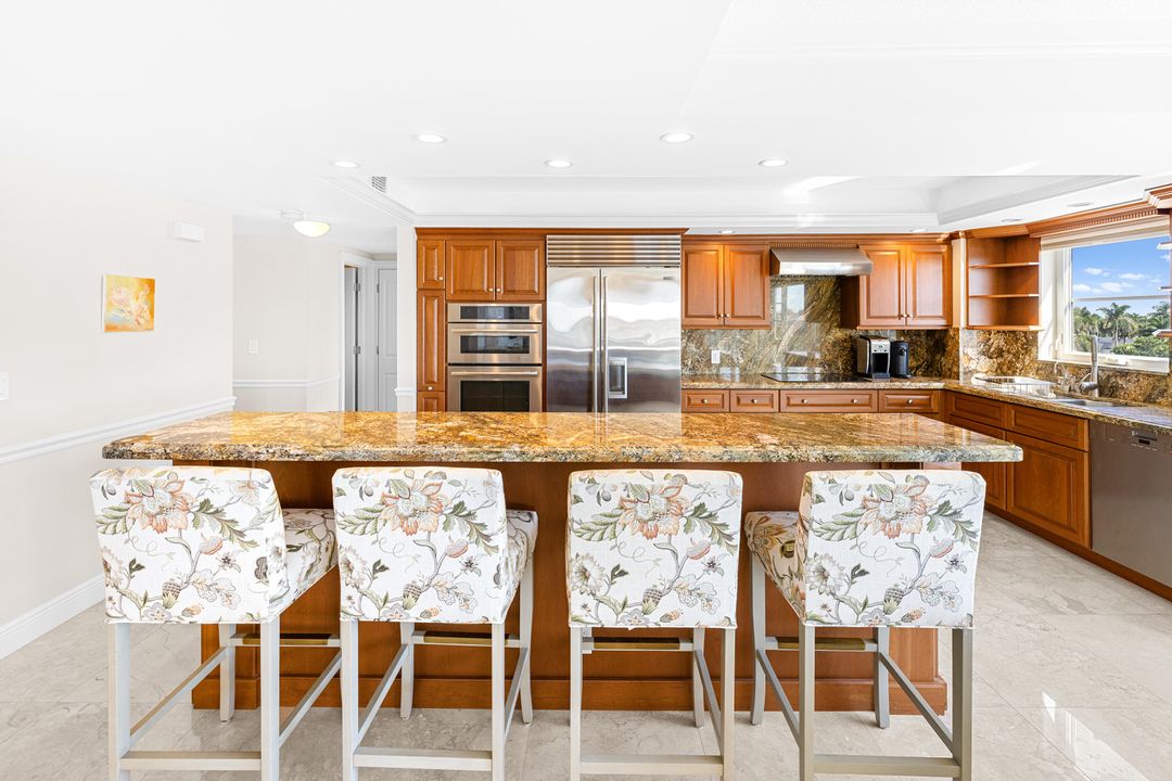 For Sale: $899,000 (2 beds, 2 baths, 1578 Square Feet)