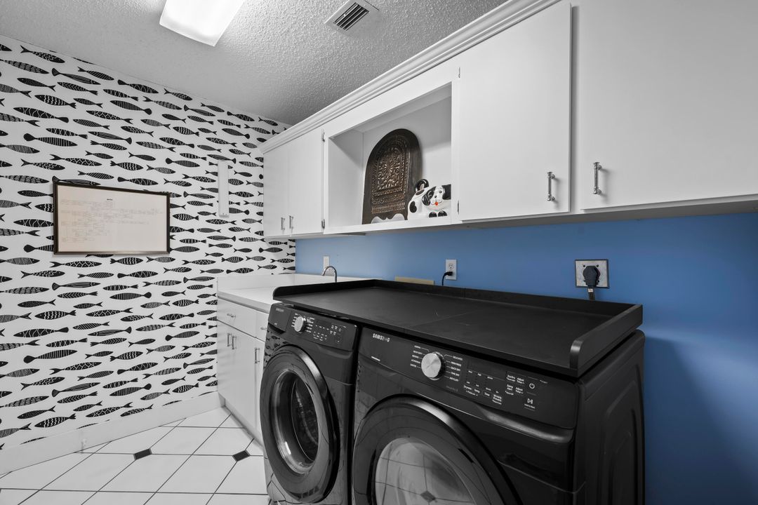 待售: $425,000 (3 贝兹, 2 浴室, 2015 平方英尺)