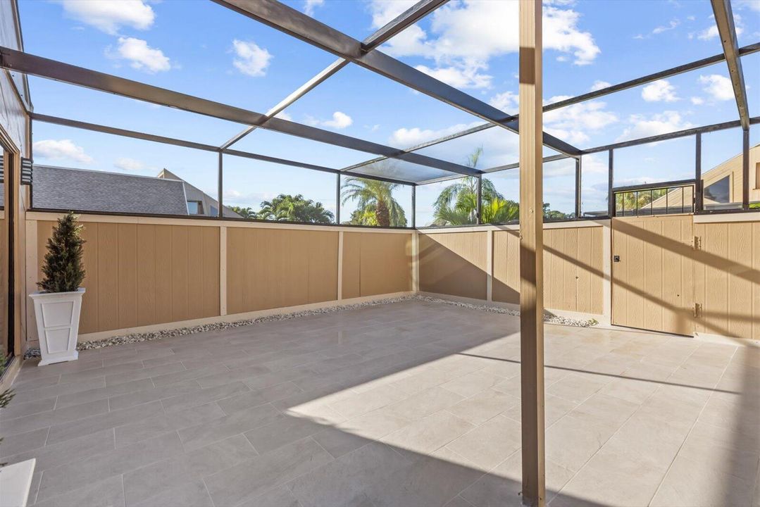 For Rent: $2,400 (3 beds, 2 baths, 1764 Square Feet)