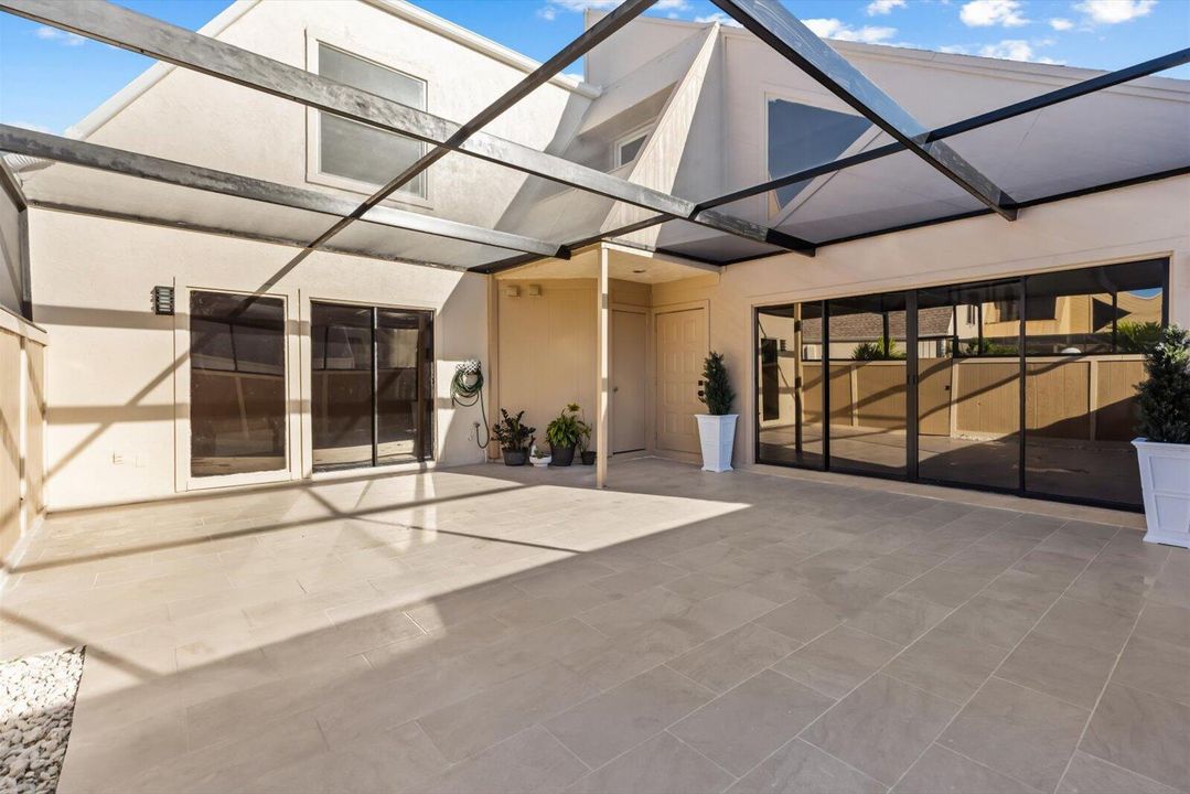 For Rent: $2,400 (3 beds, 2 baths, 1764 Square Feet)