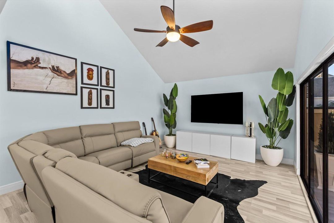 For Rent: $2,400 (3 beds, 2 baths, 1764 Square Feet)