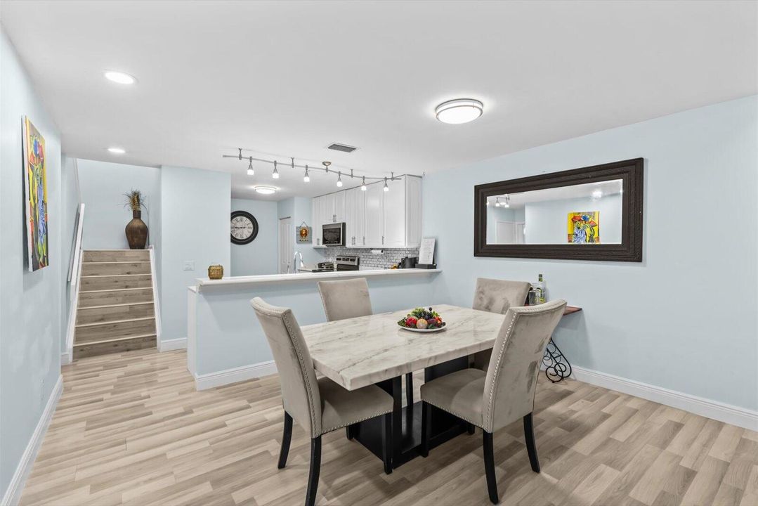 For Rent: $2,400 (3 beds, 2 baths, 1764 Square Feet)