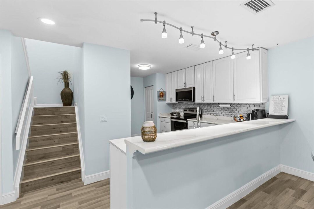 For Rent: $2,400 (3 beds, 2 baths, 1764 Square Feet)