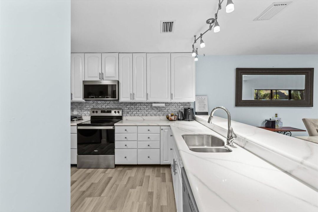 For Rent: $2,400 (3 beds, 2 baths, 1764 Square Feet)