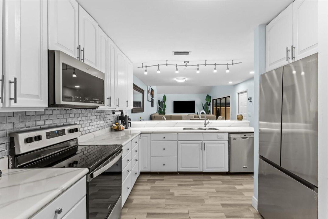 For Rent: $2,400 (3 beds, 2 baths, 1764 Square Feet)