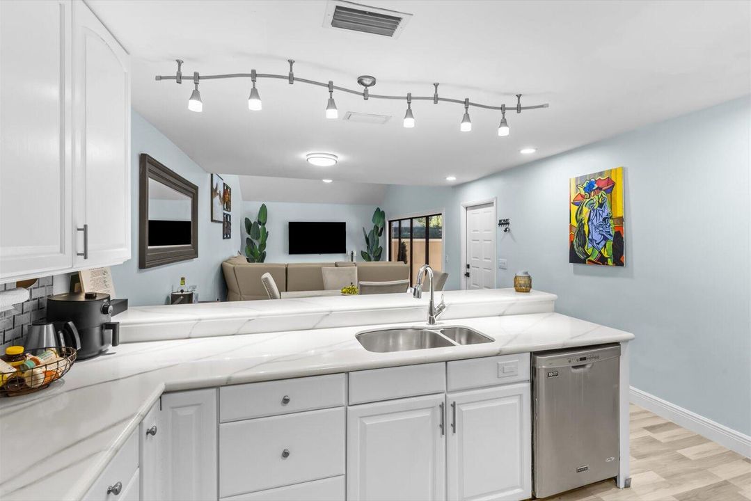 For Rent: $2,400 (3 beds, 2 baths, 1764 Square Feet)