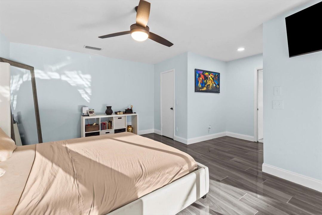 For Rent: $2,400 (3 beds, 2 baths, 1764 Square Feet)