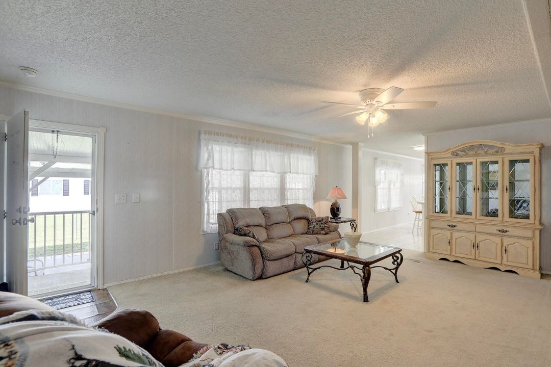 合同活跃: $235,000 (3 贝兹, 2 浴室, 1664 平方英尺)