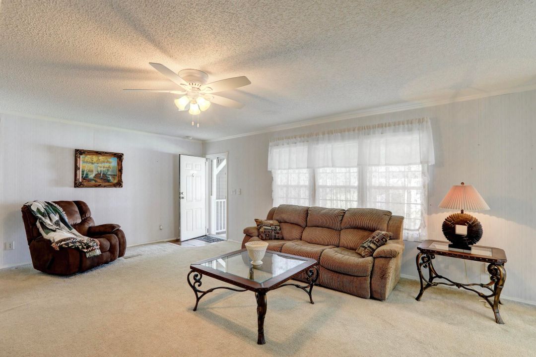 合同活跃: $235,000 (3 贝兹, 2 浴室, 1664 平方英尺)