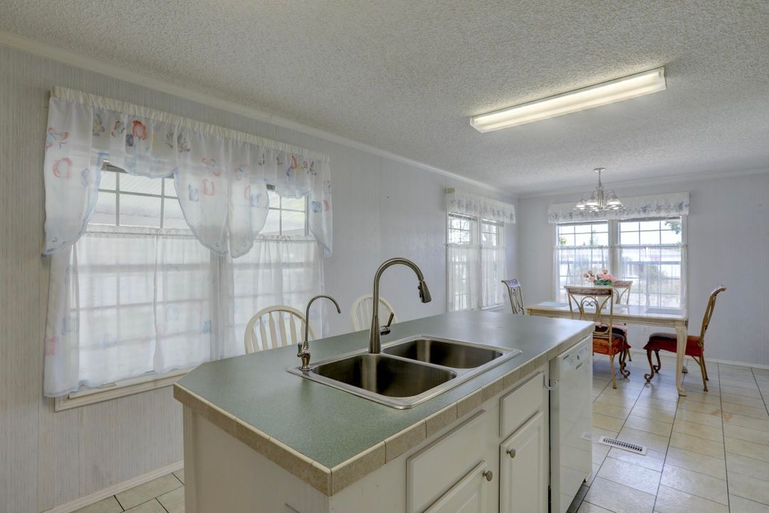 合同活跃: $235,000 (3 贝兹, 2 浴室, 1664 平方英尺)