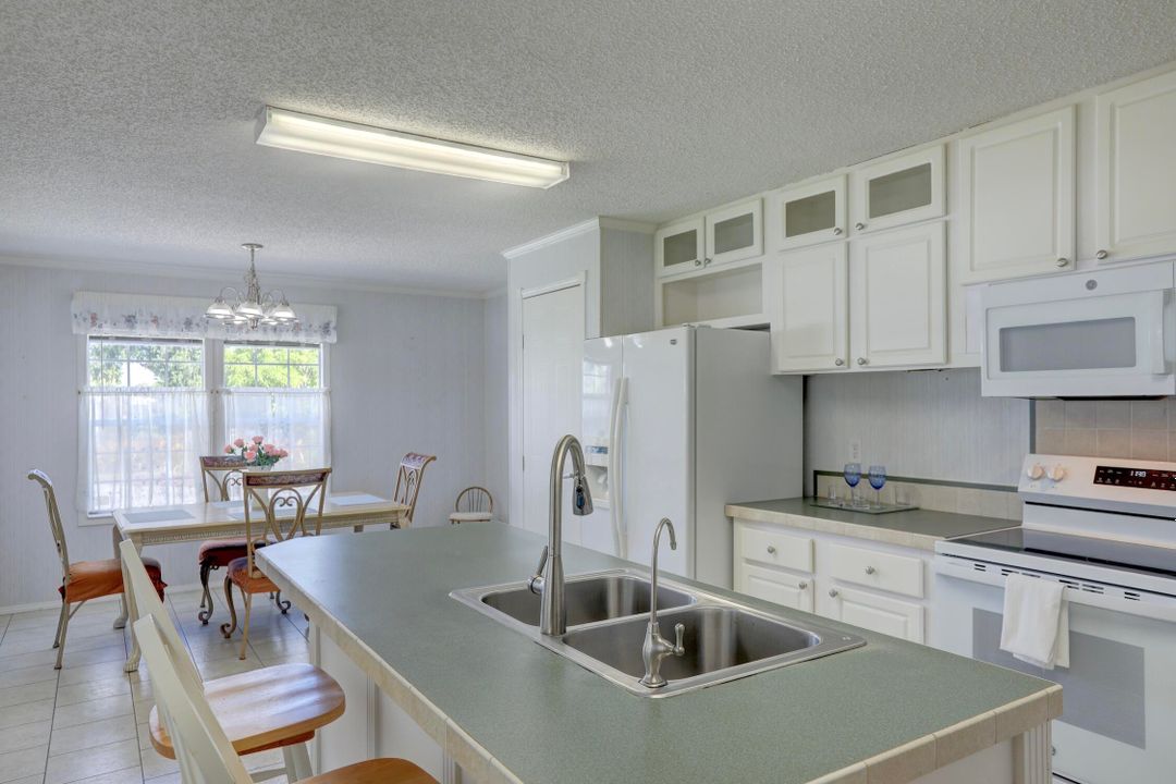 合同活跃: $235,000 (3 贝兹, 2 浴室, 1664 平方英尺)