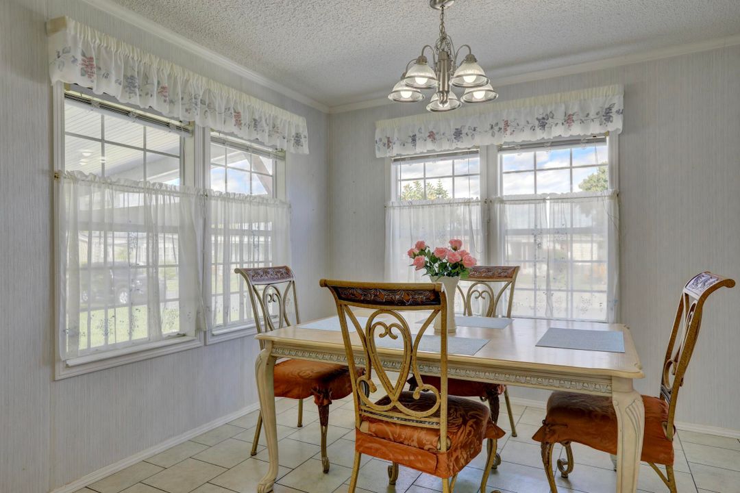 合同活跃: $235,000 (3 贝兹, 2 浴室, 1664 平方英尺)